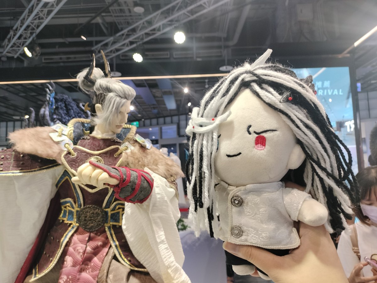 _silver8blade_'s tweet photo. 對不起我是白癡把有放娃娃的提袋掛到腳踏車上就忘記拿下來，過10分鐘回去提袋跟車就不見了.....
腳踏車站是中壢火車站前站中和路的腳踏車站點
想看有沒有人發現謝謝大家
已經有報案了想說多看看有沒有人有發現😓
娃娃是將軍跟禍世螟蝗....
 
#東離 #轉發 #遺失物 #Ubike #桃園 https://t.co/JYuDrR8gJd
