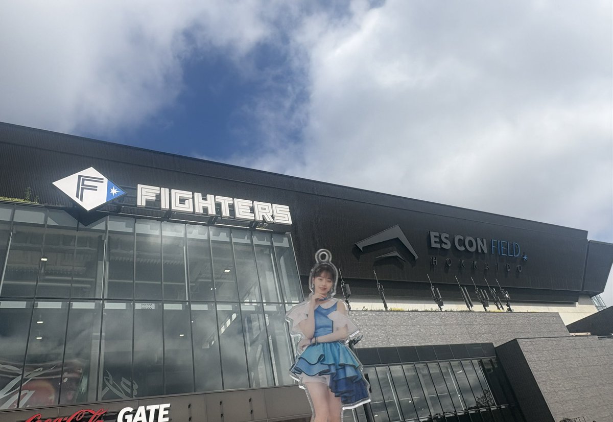 fl_e_u_r's tweet photo. エスコン着いたよ真琳ちゃん https://t.co/GzmYOkUxpU