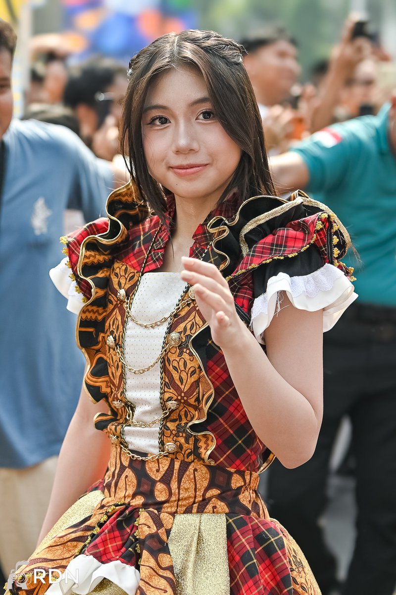 carpedonum_'s tweet photo. RT @RDNADN: .@Michie_JKT48 || 200926 Ayo Tersenyumlah MV @ CFD Sudirman https://t.co/ecmkCjTcHO