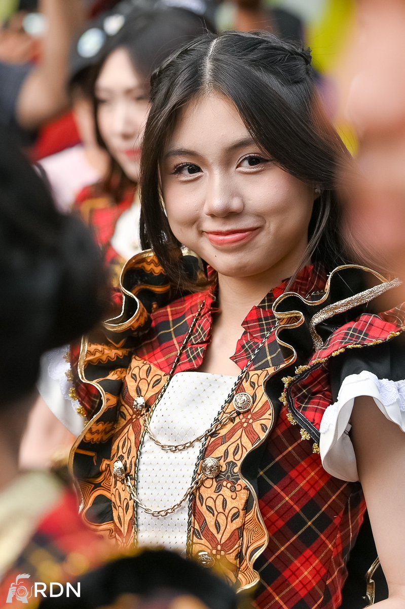 carpedonum_'s tweet photo. RT @RDNADN: .@Michie_JKT48 || 200926 Ayo Tersenyumlah MV @ CFD Sudirman https://t.co/ecmkCjTcHO