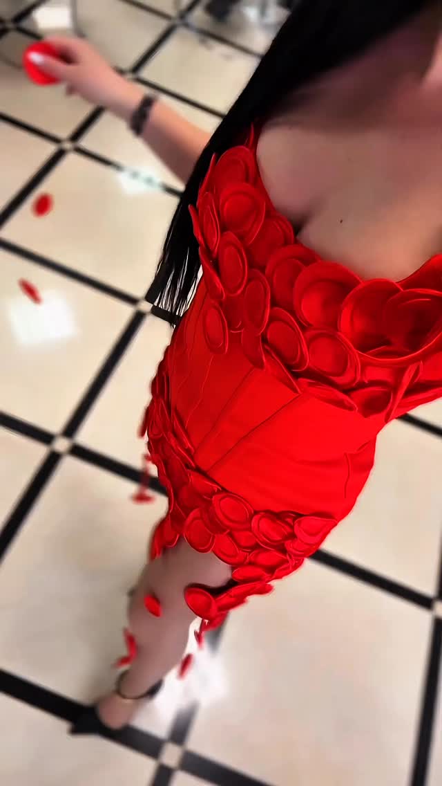 TerrieRampol's tweet photo. Такие образы восхищают…или раздражают? 📹 @sasha_babaev49
💍 @lusine_gasparyan_krasota_ https://t.co/a9BWWCMSeL