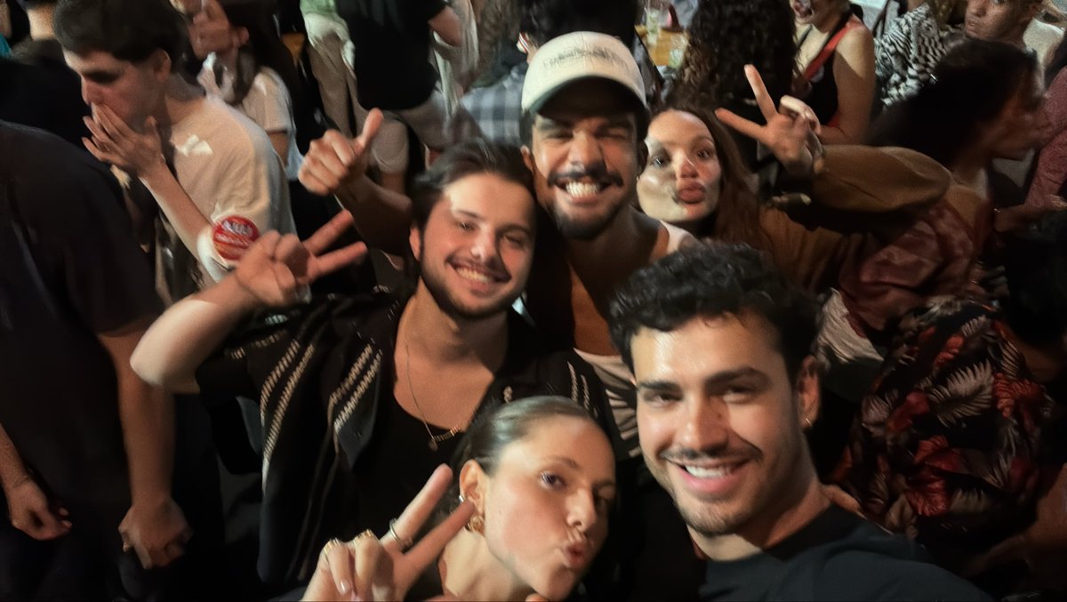 pedroalvesator's tweet photo. Oi Arnaldo https://t.co/NpXaLyuZrG