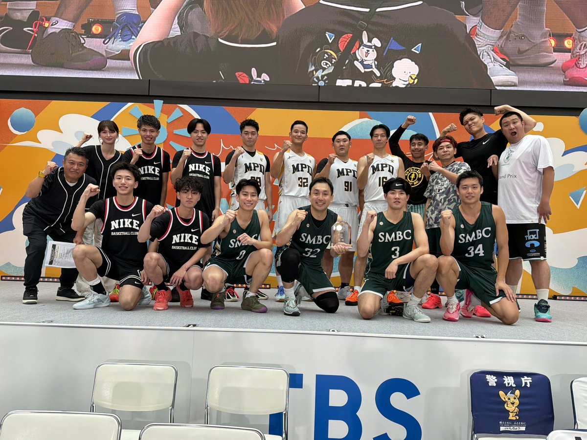 tbs_sportsfes's tweet photo. ✨TBS SPORTS ＆ VIVANT PARK✨

白熱したバスケットボール🏀
宮公庁・企業対抗3on3⛹️‍♂️

優勝は、三井住友銀行チーム🏆🥇
応援ありがとうございました👏

ラッピーもたくさん応援しました📣
ラッピーはこのあともグリーティングします🐰

📍イベント詳細はこちら
https://t.co/Yf9IgaeJ9t

#TBSスポパ https://t.co/7D8qvYkcIK