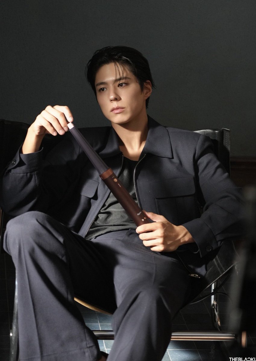 Tica65's tweet photo. @GraciaBust43598 @BOGUMMY Indeed! Our boss and his curling machine! 💪🏼🍂🫠 Too hot to the touch! Please handle with care! — the @Dyson tools, I mean! 😉😉😉 https://t.co/pimTKkaK2k