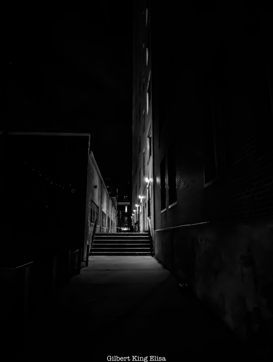 GilbertKElisa's tweet photo. #GilbertKingElisa #art #blackandwhite #bnw #philly #dimension #travelphotography #night #NightPhotography #blackandwhitephotography #photography #bnw #urbanphotography #streetphotography #monochrome https://t.co/SJK7srtiDb
