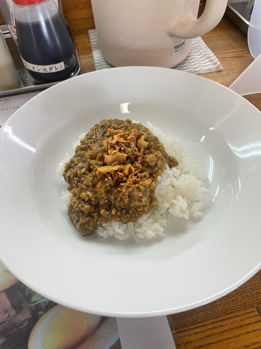 tatsu00_'s tweet photo. おかやま山陽高校調理科『ラーメンさかて』@浅口市
ロックンロール中華そば
ミニキーマカレー

周年記念って事で🍚ものは無料。
パツンな細麺に鶏の旨味がしっかりのスープがウンマー。
迫力ある角煮やキーマカレーも良し。
満腹&amp;大満足。
7周年おめでとう御座います。 https://t.co/qo7AnGScDF
