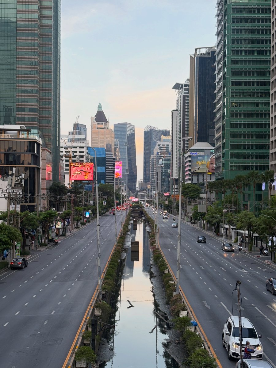 NgaPatronic1f's tweet photo. Photo by Anastasiia Novikova Real Estate Thailand on June 30, 2026. May be an image of skyscraper, road, street, buildings and text. https://t.co/AAOHzpqXvi
