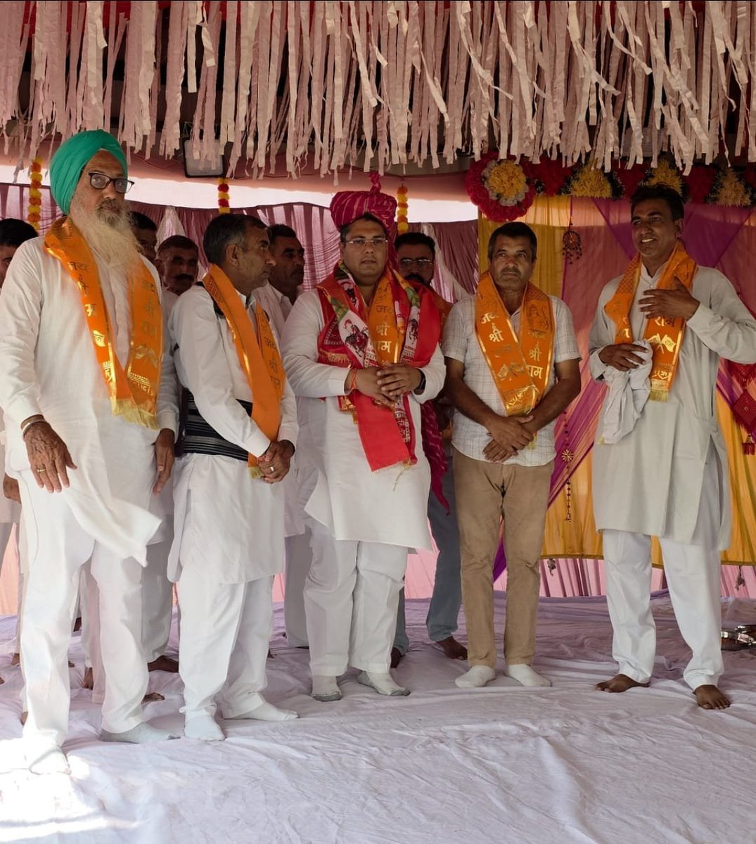 kunalantil's tweet photo. गाँव पारता में आयोजित बाबा रामदेव जी की पावन कथा में शामिल होकर कथा का श्रवण किया।

बाबा रामदेव जी की कृपा सभी पर बनी रहे और क्षेत्र में सुख, शांति एवं समृद्धि का वास हो।

जय बाबा रामदेव जी ... https://t.co/qtUiEcalUx