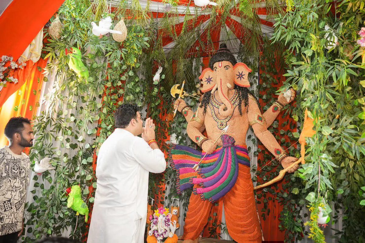 subodhharitwal's tweet photo. आज रायपुर पश्चिम विधानसभा के समता कॉलोनी, रामसागरपारा, राठौर चौक समेत विभिन्न स्थानों के विराजमान भगवान श्री गणेश जी के दर्शन किया। 

साथ ही विधानसभा के युवा साथियों से मुलाकात और वरिष्ठजनों का आशीर्वाद भी प्राप्त हुआ। https://t.co/OZE1D0Zcn8