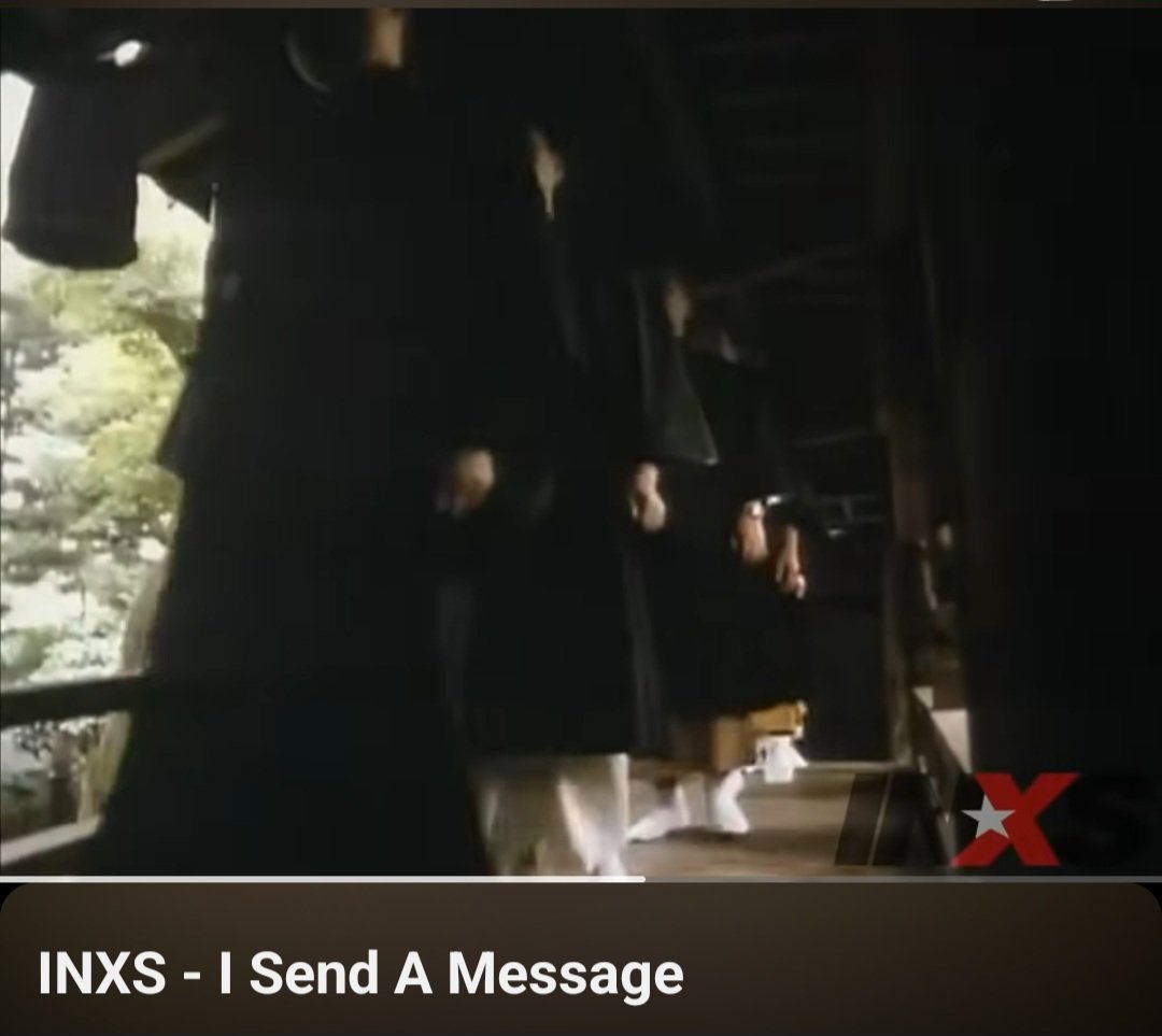 jijajoc's tweet photo. 神社じゃなくてお寺だが、1984年のINXS の「メッセージ」なんてお堂の中でお坊さんまで出演してミュージックビデオ撮ってますしね。当時も何の問題にもならなかった (彼ら自身が日本でまだBIGではなかったが)。 https://t.co/hrnzU0rB47
