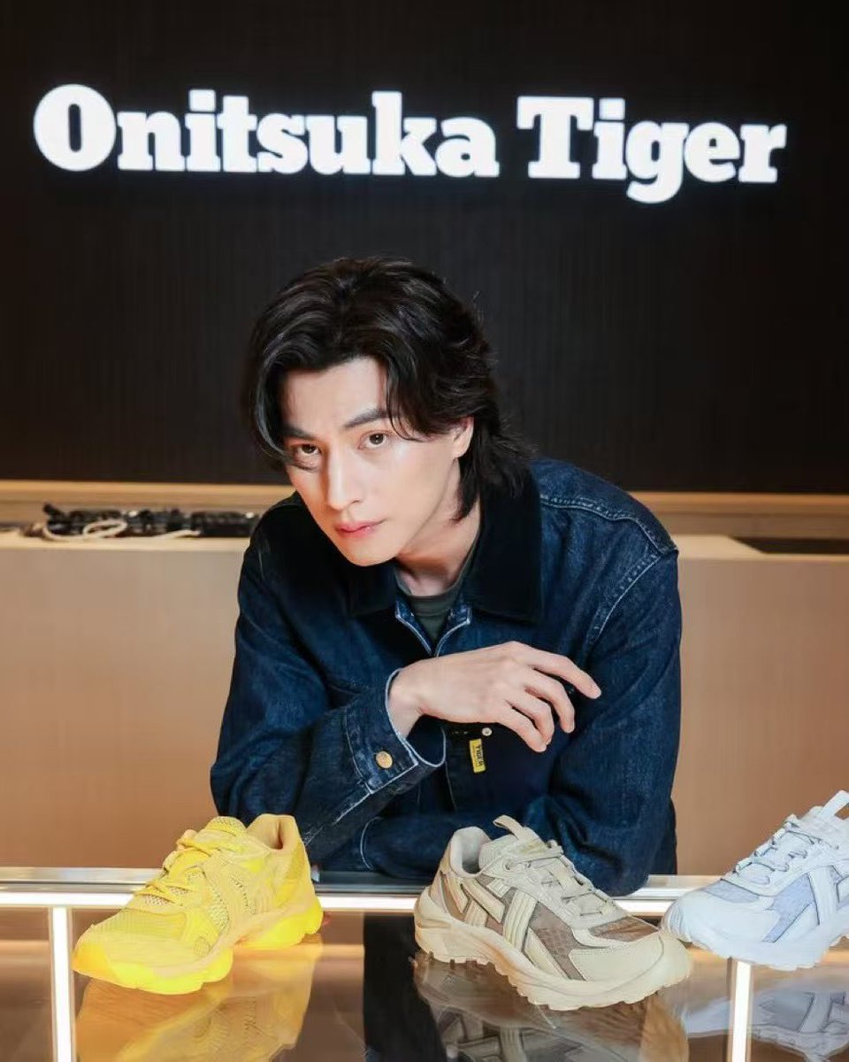 GulfSuperpower's tweet photo. The countdown to Gulf at Fashion Week starts now.

GULF KANAWUT 
#GulfKanawut  
#Onitsukatiger
#OnitsukaTigerSS27
#MFW 
#MilanFashionWeek
@gulfkanawut
@onitsukatiger https://t.co/VwhxuNcbFW
