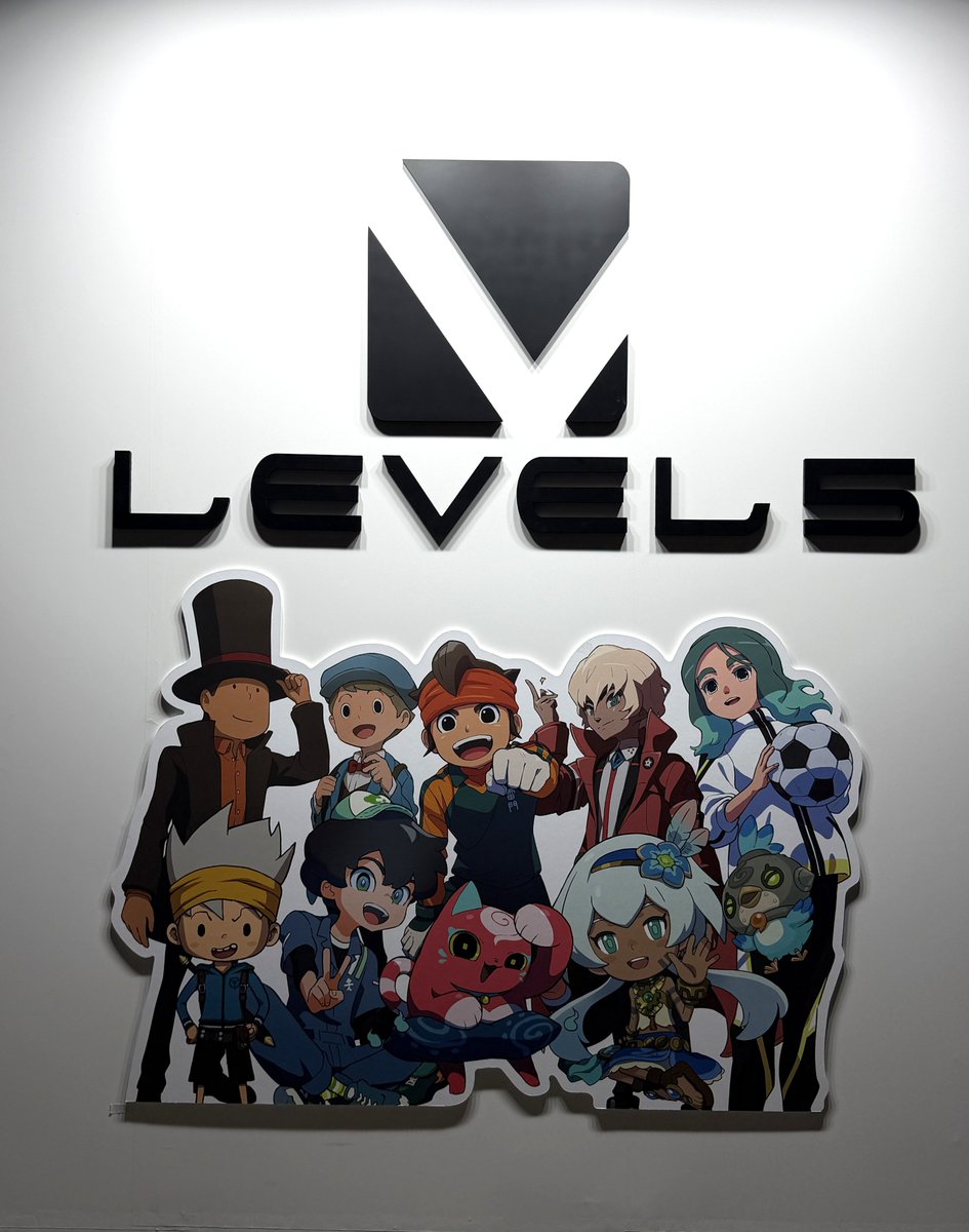 LEVEL5_times's tweet photo. ◤キャラクターパネル設置！◢

レベルファイブブース受付通路、
レイトンブース横に
レベルファイブキャラクターが集合したパネルを
設置しました！

ブースへお越しの際は、
#TGS2026 の思い出に是非撮影してみてください📸

#東京ゲームショウ2026 https://t.co/xCIiPxIKPf