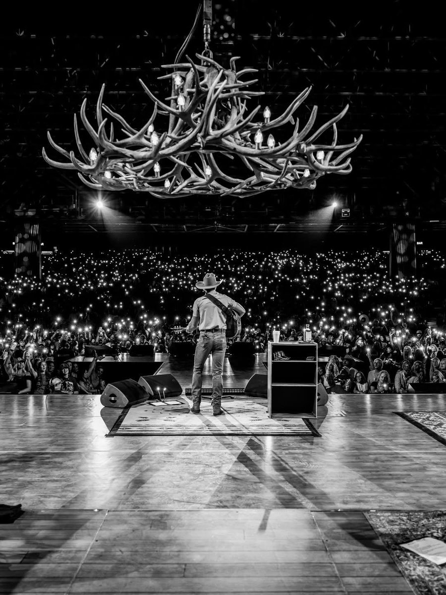 Evontiamo1's tweet photo. New album, sold out shows, doing work on thrift stores across the country and signing prosthetic limbs… it’s a hell of a time to be on the road playin country music. #weouthere #cowboyasitgetstour https://t.co/FKeD3mTgz8