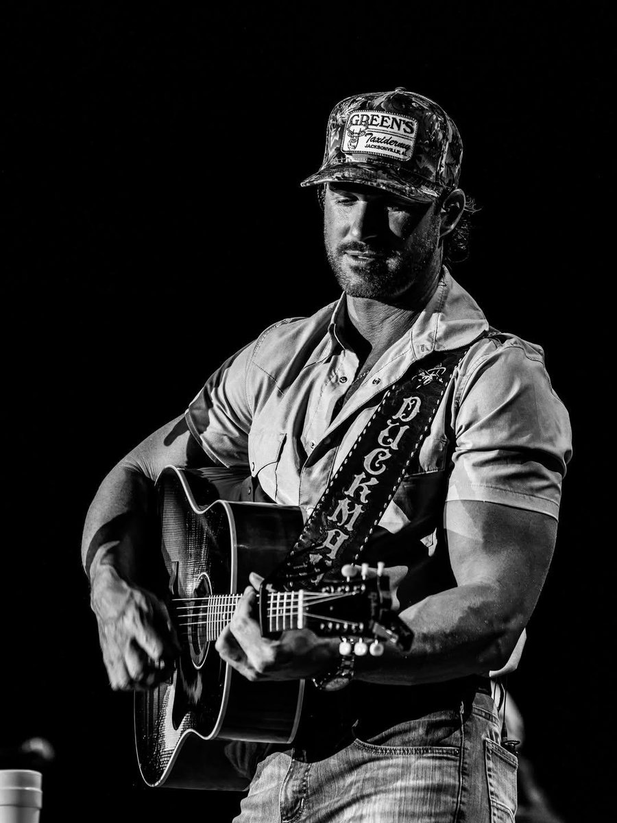Evontiamo1's tweet photo. New album, sold out shows, doing work on thrift stores across the country and signing prosthetic limbs… it’s a hell of a time to be on the road playin country music. #weouthere #cowboyasitgetstour https://t.co/FKeD3mTgz8