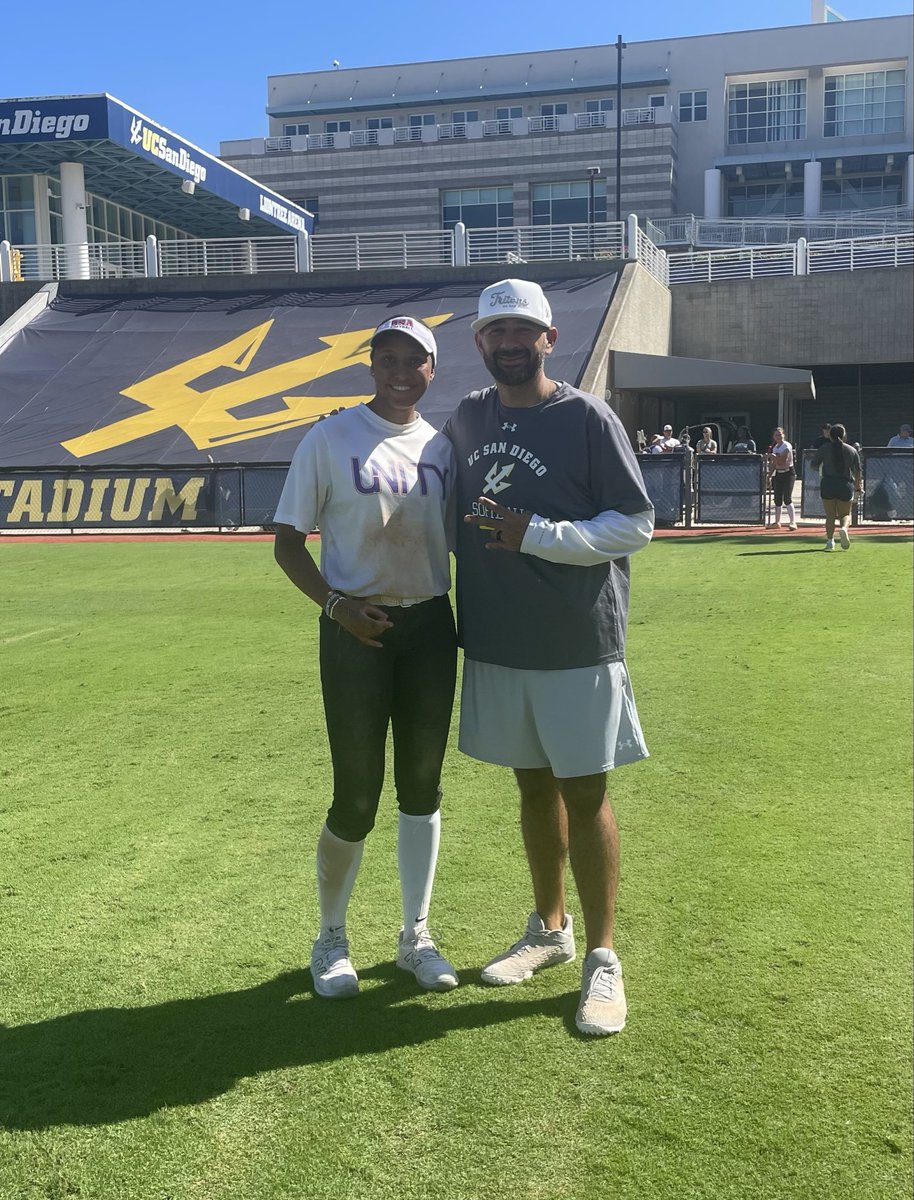 AudreyGotha2028's tweet photo. I had a great time at the @UCSDsoftball camp today! Thank you @UCSD_CoachP for the valuable feedback! I had a great time and learned so much! Go tritons!!🔱💛💙@UnityNulick2028 https://t.co/eCKLKO9mvK