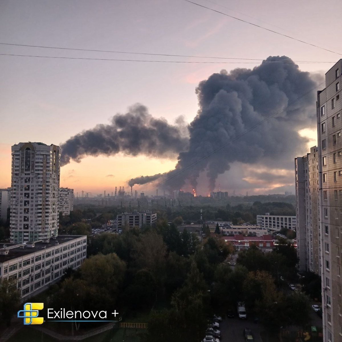 Grimm_Intel's tweet photo. Another view of the fires at the Moscow refinery. 

Image source https://t.co/9ZnblbUpPB

Geolocation to follow https://t.co/PxpyxUJLKg
