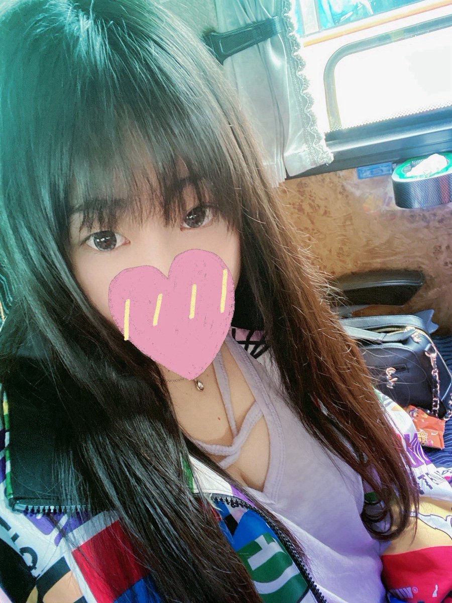 Rong3358_'s tweet photo. 高雄人果然很熱情
每個人都熱情跟我推薦美食跟活動
最近高雄的活動好多
這麼多活動你們還能分時間給我嗎？
如果可以我會愛死你們的🤩
#南飄小女子
#融化你的融融
#lonlon226 https://t.co/RjNfXTJThX