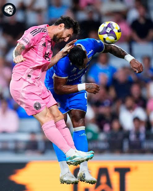 ComplejosS4146's tweet photo. @CruzAzul Jajajajaja 
Los hicistes mrda Messi de esta ya no se repondran estos sin estadio 🔥 https://t.co/x3YiFyWmlc