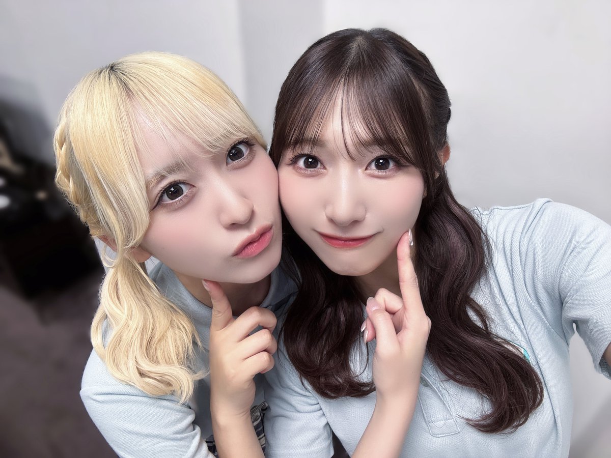 kanisawa_moeko's tweet photo. #ノイステTV 最終回のオフショット🎞️°.

文化祭にロケに!成長させていただいた3年間、本当にありがとうございました…!! 💠
森本さんも一緒に撮ってくださいました!
感謝の気持ちでいっぱいです!!!💐

https://t.co/DZAeU3Nnl9
⇧
皆の好きなシーン選ばれてたかな??
たくさんの思い出!何度も観てね🐱 https://t.co/gAhxafXiIp