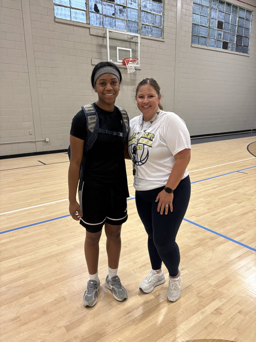 AsaniaLynch's tweet photo. Thank you Coach Moore for inviting me to camp, I enjoyed the experience and the opportunity to compete, learn, and grow as a player.@MontreatWBB https://t.co/96QnV8Mkno