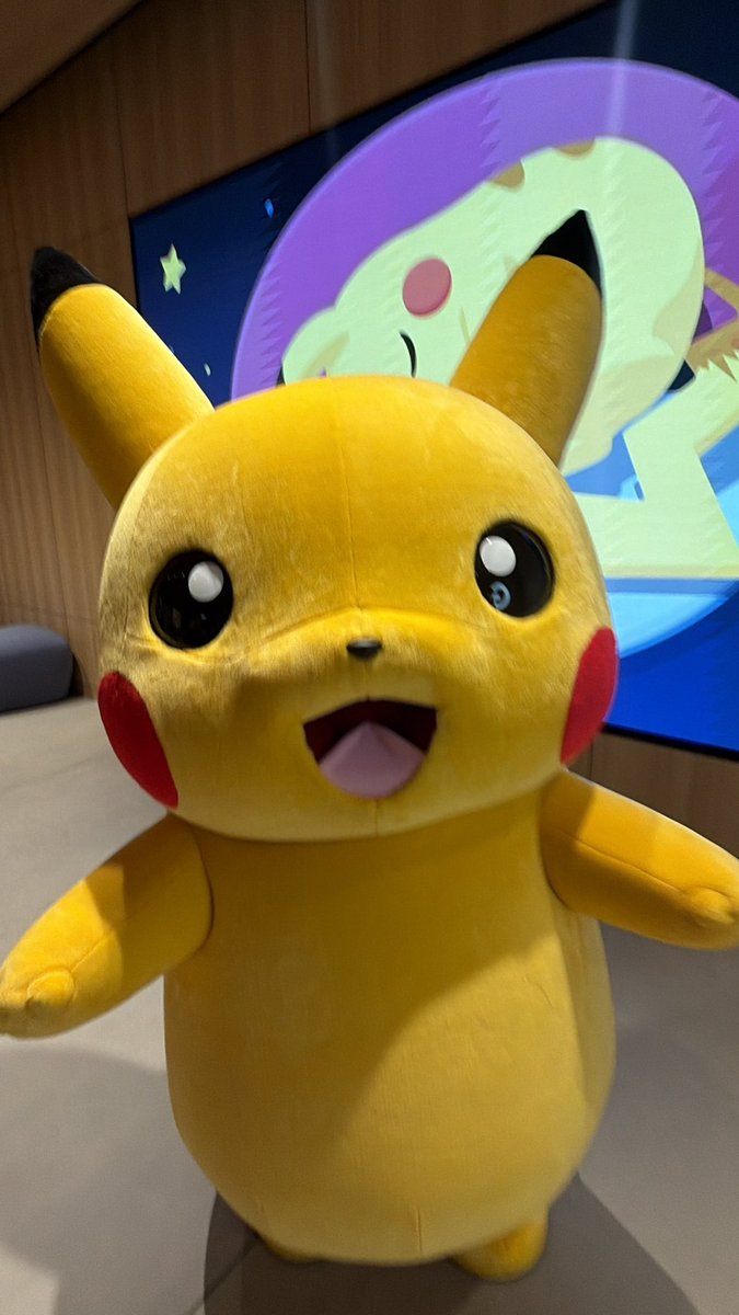 michipluto's tweet photo. ピカチュウGoogleストアやってくる当たって行ってきたら、スタッフさん優しすぎるし、ピカチュウお散歩してぎゅーっと可愛すぎる神イベだった🥹🫶 https://t.co/8tWQI3czuK