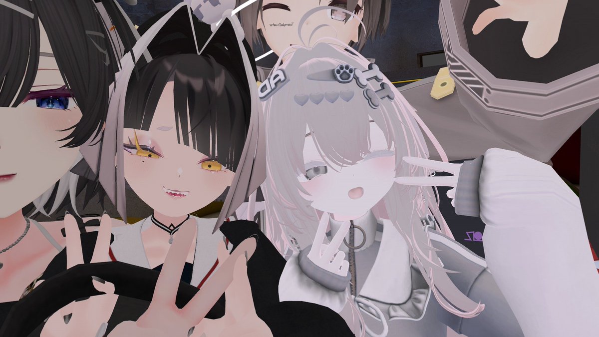 teoteooooooooo's tweet photo. 映り込み魔✕3 https://t.co/4YnfaeJ4d0
