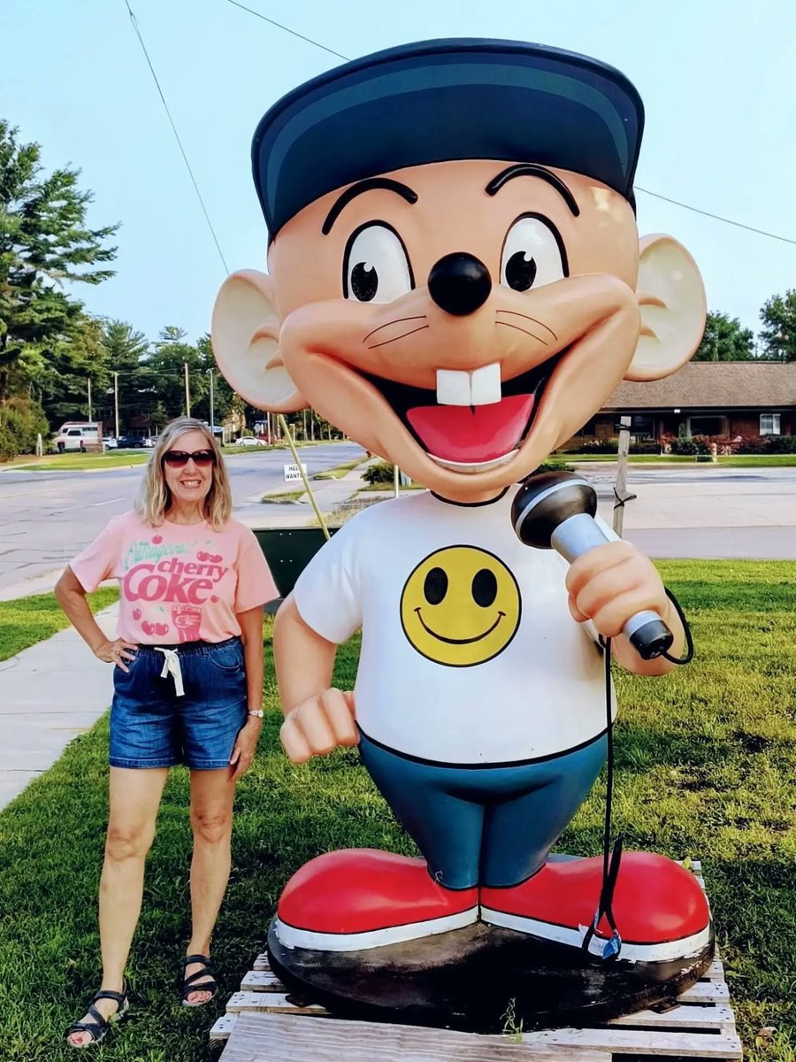 AnScottimbeq's tweet photo. Photo by Karen K in Traverse City Comedy Club. May be an image of text that says "coKe. chern 3". https://t.co/Z71OY8iTCk