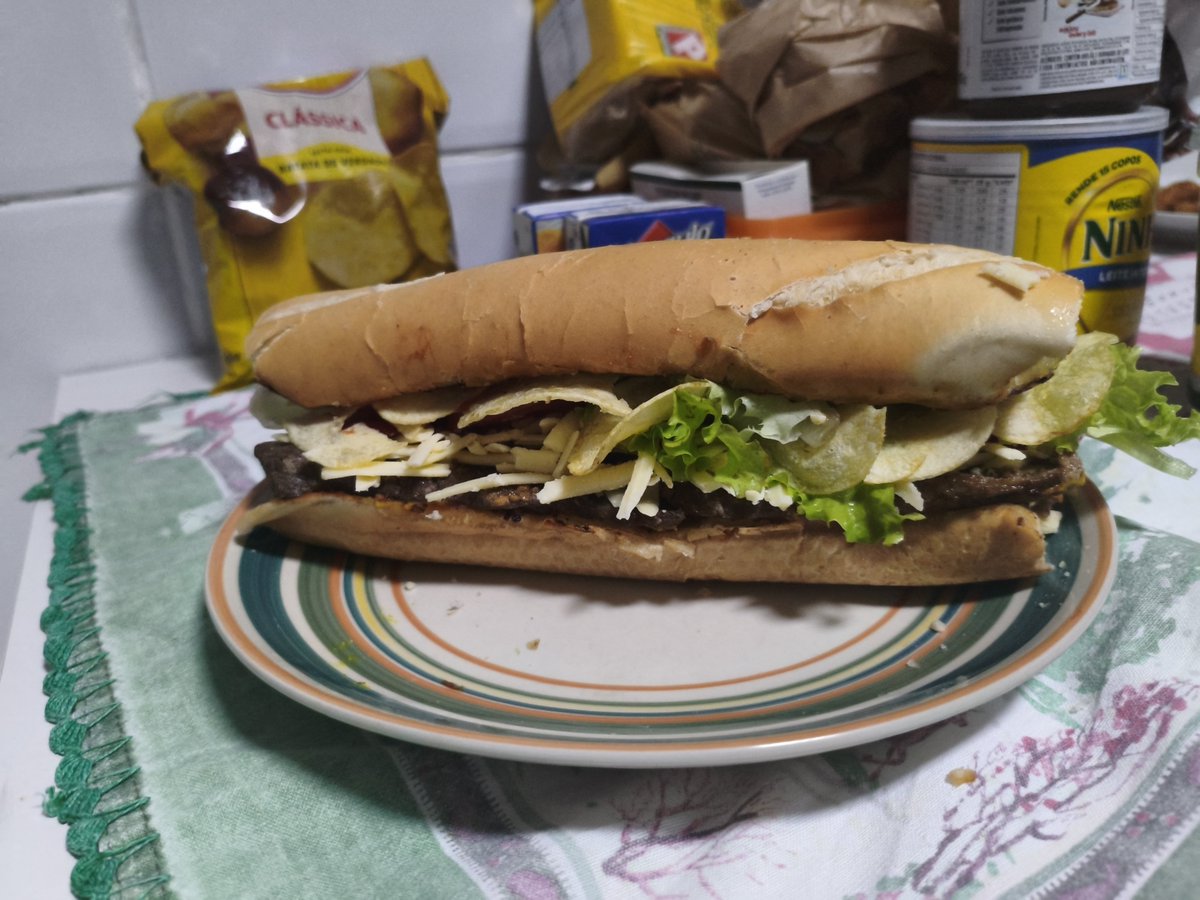 bababauo's tweet photo. e tome o mega sandubaço turbinado q a mais melhor @sonicoyouth (minha eposa)fez (tava do balacobaco) https://t.co/nU4eTvR47i