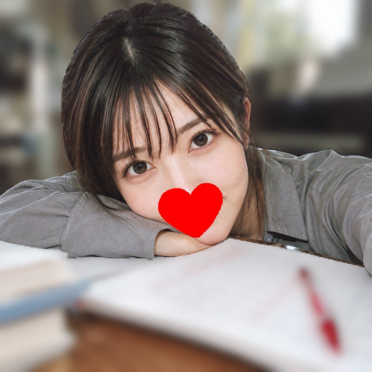 mimi_mimi1996's tweet photo. 指を使いすぎてもうヘトヘトで疲れちゃいました💦

実技テストの採点が、やっと終わった〜……😭

こういう時、いつも「おつかれさま」って
優しく頭をナデナデしてくれるおじさんがいたらなぁ…なんて思っちゃいます🥺

誰もいない音楽室でひとりぼっちなので、慰めてくれませんか…？ https://t.co/FpaOApFCdz
