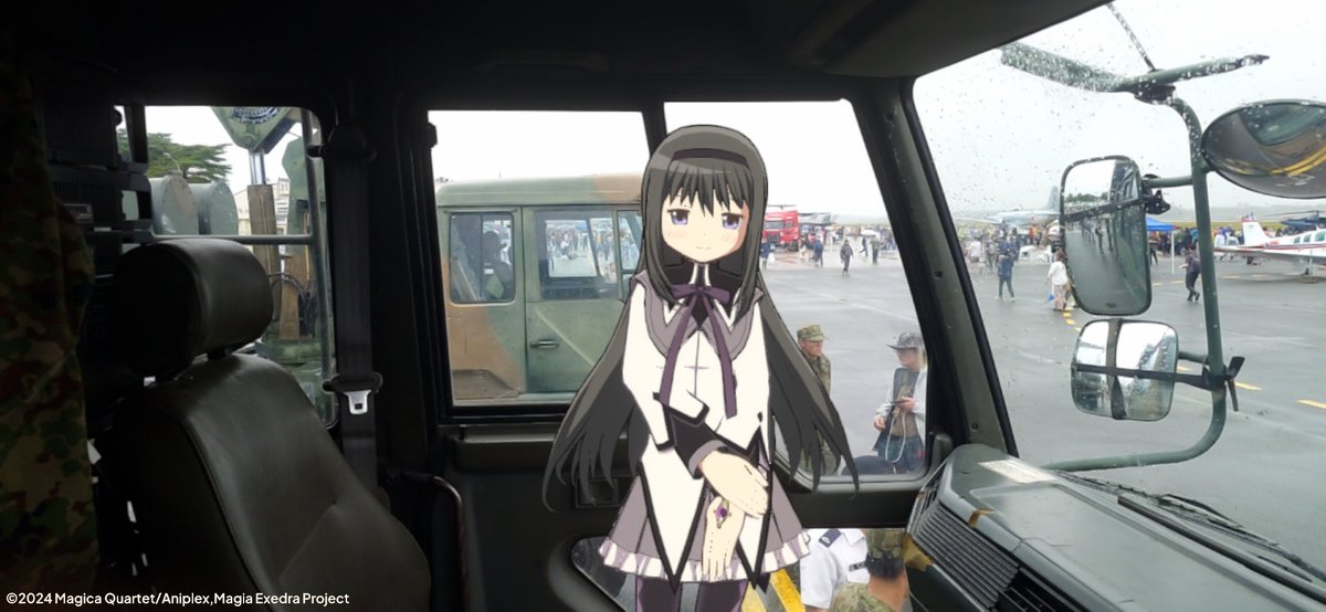 shidenkai301's tweet photo. まどマギ11話でほむらちゃんがワルプルギスの夜に対して使った88式地対艦誘導弾（第4地対艦ミサイル連隊）が並んでたので、記念にほむらちゃんと撮影

隊員さんに「まどマギでほむらちゃんが使ってたやつ！」と話したら「そうなんですよ〜」と答えられましたw
#まどドラカメラ
#三沢基地航空祭 https://t.co/Hh2PXXmxG8