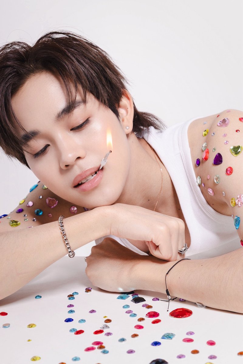 thiothamm's tweet photo. 21!!! 🌻🐈🐈‍⬛🎂
grateful for another year with you. growing up with you beside me. forever thankful for the love you have always given me. 21 ain’t so young no more. but having you each step of the way makes me feel like a free child. what is and always will be my greatest gift is you ❣️ 我爱你，ฉันรักคุณ, 
I love you.

#THIOTHAMM 
#NexT1DE_THIO 
#NexT1DE