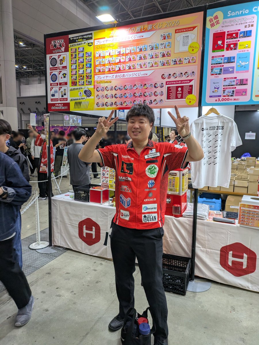 DARTSHIVE's tweet photo. 【ダーツハイブブース 1日目②】

有原竜太選手が
ブースに遊びに来てくださいました！

#ダーツハイブ #日本ダーツ祭り2026 https://t.co/LMQywAxVEj