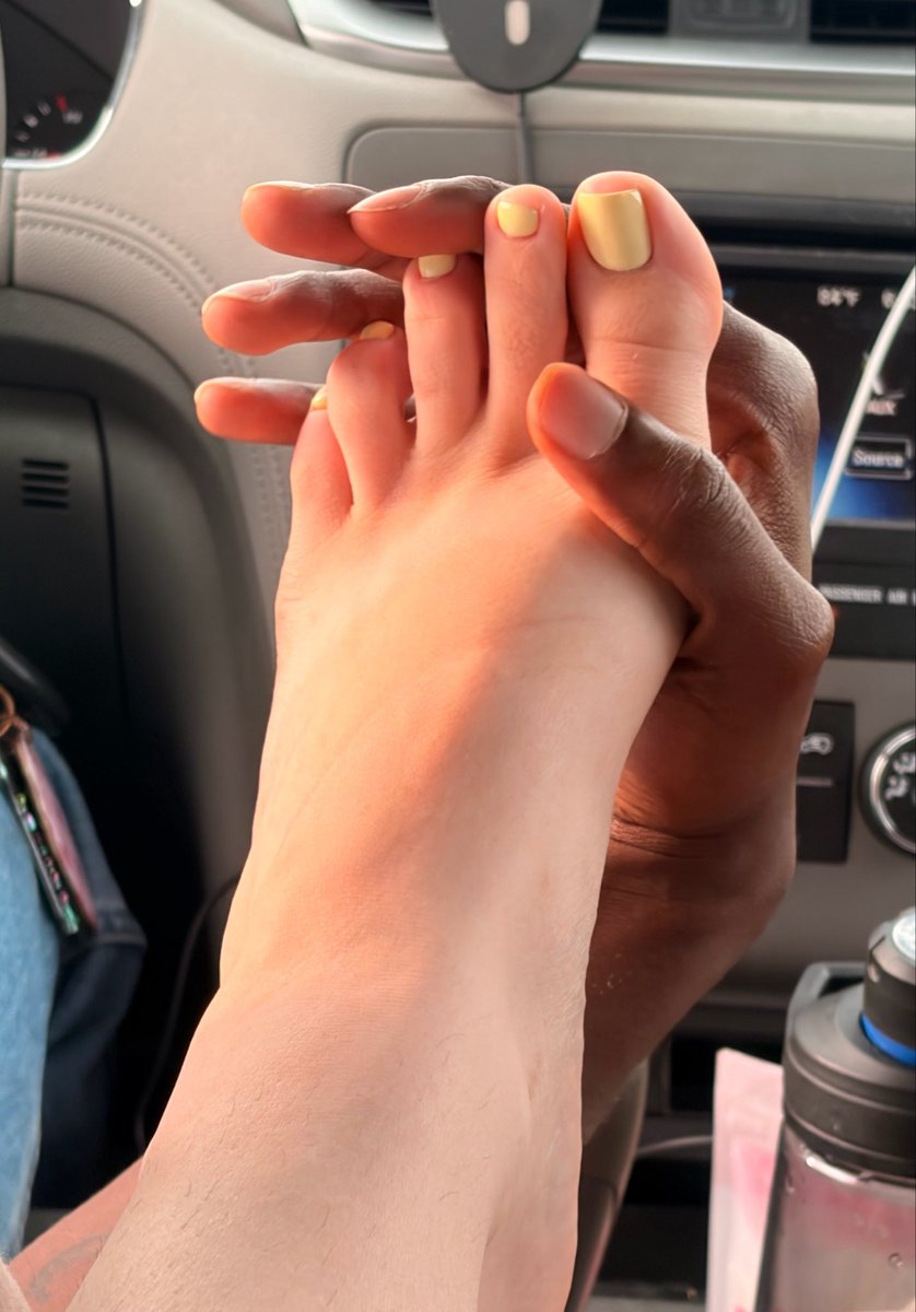 peachsweetsoles's tweet photo. He loves my feet🦶🏻🫶🏼 https://t.co/SYStMHB2uT