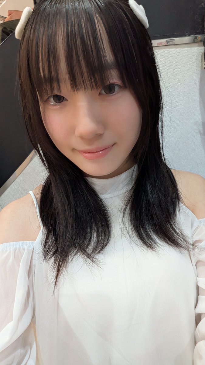 n8ze4l's tweet photo. 昨日は初対バンありがとうございました！！
前より緊張しなかったし、振りも間違えずにできたことが嬉しかったです🥹
でもお母さんには笑顔が足りないって言われちゃいました、、笑顔になれるように頑張るね💪('ω'💪)
LIVEのあとも遊び尽くして楽しい1日だったよ！！
次のライブは25日！よろしくね https://t.co/QAB3drDvT0