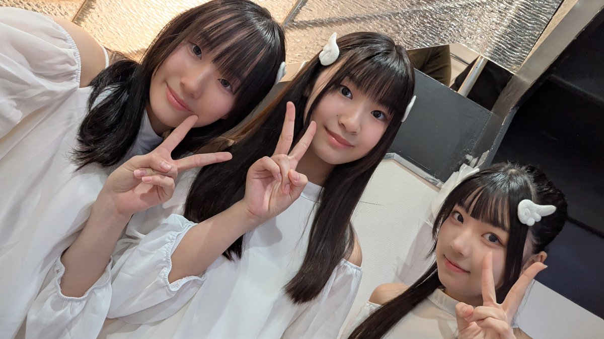 n8ze4l's tweet photo. 昨日は初対バンありがとうございました！！
前より緊張しなかったし、振りも間違えずにできたことが嬉しかったです🥹
でもお母さんには笑顔が足りないって言われちゃいました、、笑顔になれるように頑張るね💪('ω'💪)
LIVEのあとも遊び尽くして楽しい1日だったよ！！
次のライブは25日！よろしくね https://t.co/QAB3drDvT0