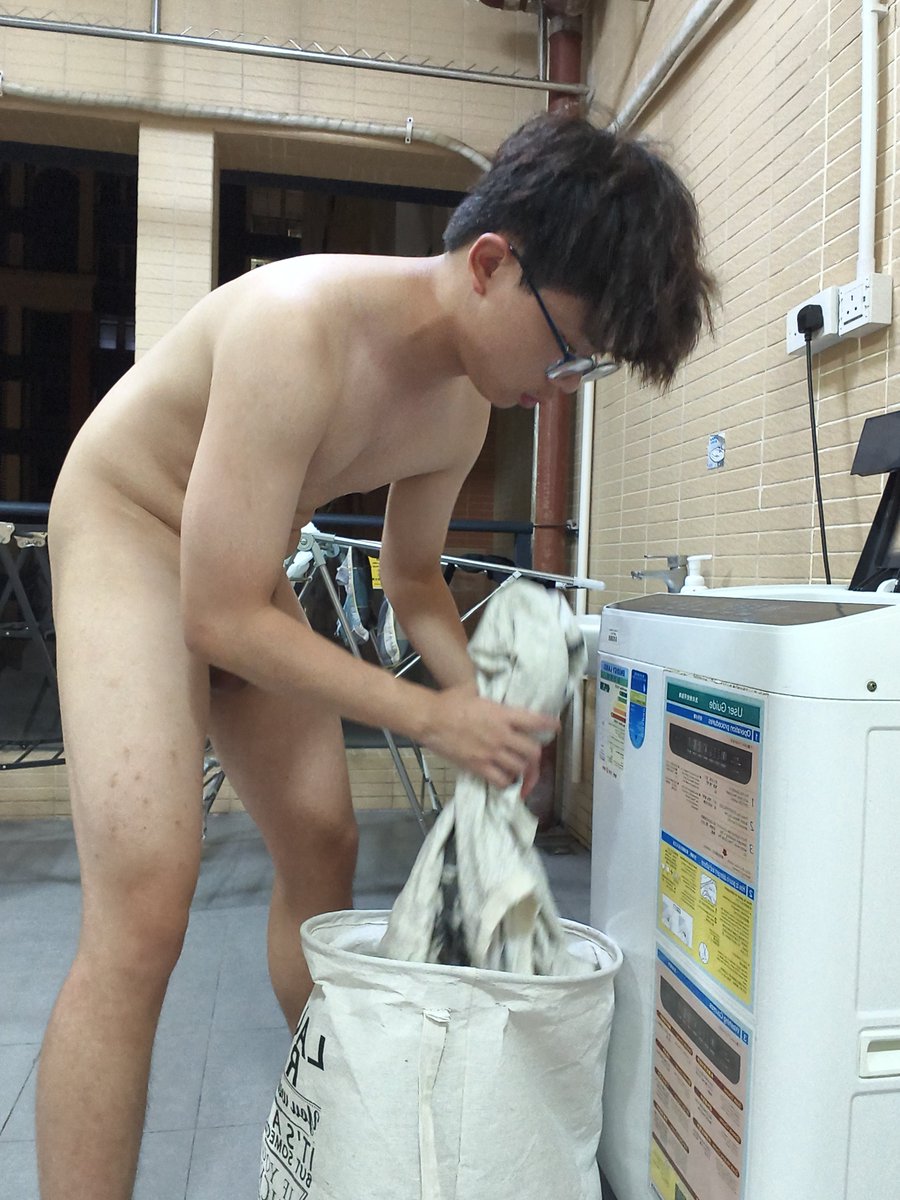 Knox2008Simon's tweet photo. #宿舍暴露 #宿舍 #twink #gooner #gooning
學長所有的衣服都拿去洗了，連內褲都沒有，只有全身赤裸的從宿舍到洗衣服拿洗好的衣服。
All the clothes have been put into the washing machine.  The student can only walked without even a underwear from the dormitory to the laundry room to fetch the laundries. 

😅其實不發那些影片根本就沒有人看是不是 ，我也沒有辦法，一發就封號，大家湊合看吧，好看的在telegram群