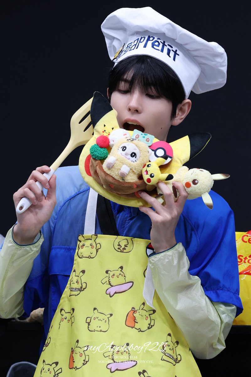 myAppleboy920's tweet photo. 260919 SW

19歳の誕生日、ユウキシェフがエビフライカレーをみんなに振る舞ってくれたよ〜yummy yummy 😋

#NEXZ #유키 
#ユウキ #YUKI  
#넥스지 #ネクスジ https://t.co/iuI3tZoEah