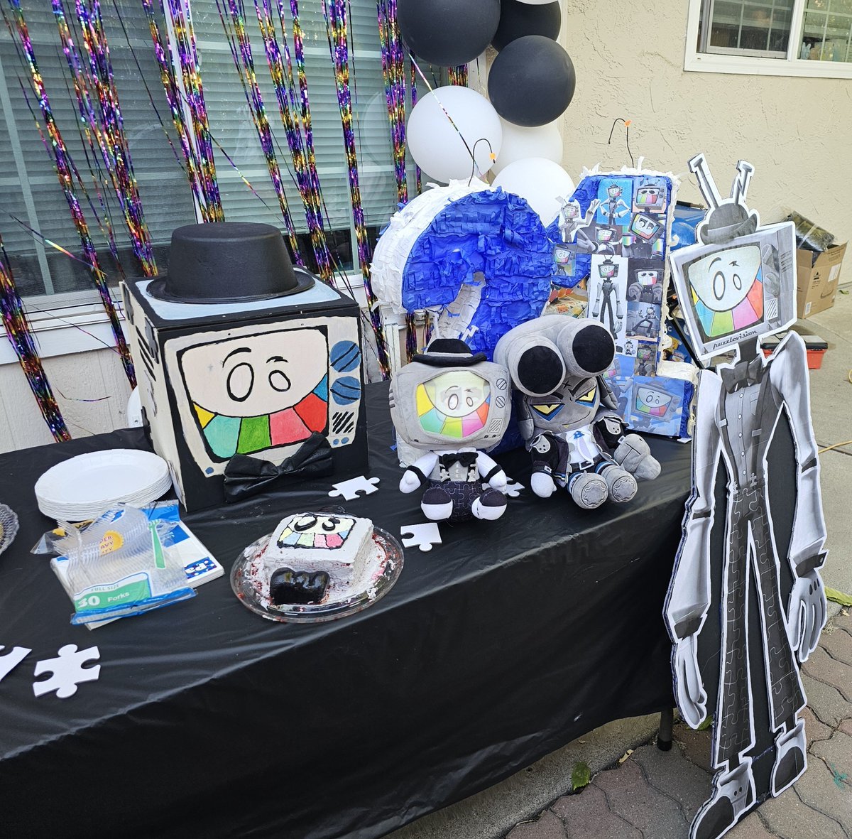 priestbunn's tweet photo. Today was my birthday and it was awesome! My amazing big sister planned a Mr puzzles theme birthday for me it was amazing! >:D I am so happy that I was able to have such an amazing birthday theme of #mrpuzzles #mrpuzzlessmg4 https://t.co/tS4bgybOXl