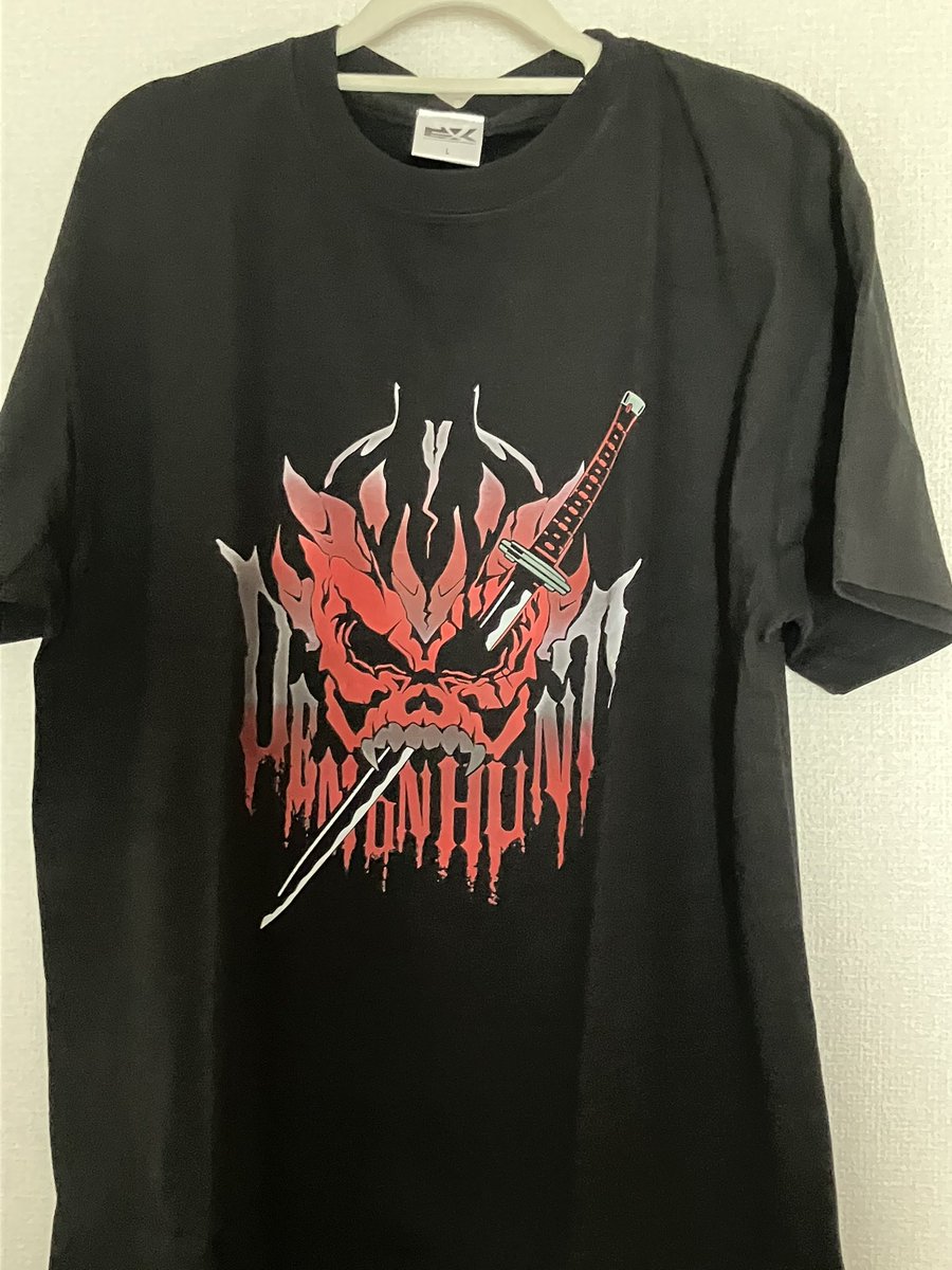 Ryohell972's tweet photo. 流石に限定版を買うお金は無いので通常版を買いました！
そしてジオラマと魔人狩りTシャツも勢いのまま買いました！（Tシャツは親が見たいと言ったので帰ってすぐ開けた）
頼んだぞ来月の自分！（ここ最近ずっとだけど）
#なのはEXGV https://t.co/cHw9Uhh3GN