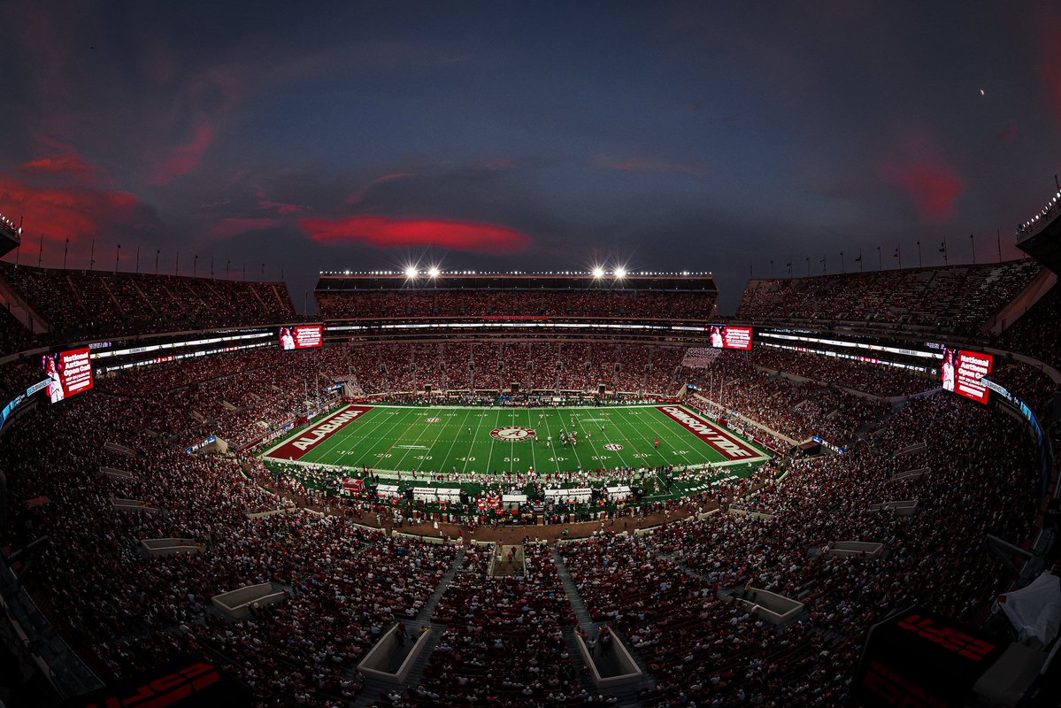 uagameday's tweet photo. Goodnight from Tuscaloosa! 🏈🏟️

#BamaGameday #RollTide 

📸: @ua_athletics https://t.co/up6KyZmW2u