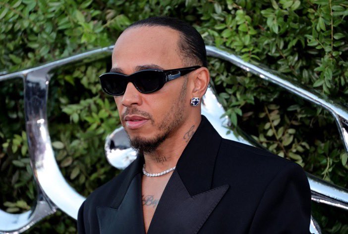 lewrari44's tweet photo. THIS IS NOT THE FIRST TIME HE’S DONE THE SLICK BACK. STOP ACTING WEIRD. especially teamlh the only reason you think it's weird is because of shit you made up yourself like those hair transplant rumors. https://t.co/7jFn7PEMZj