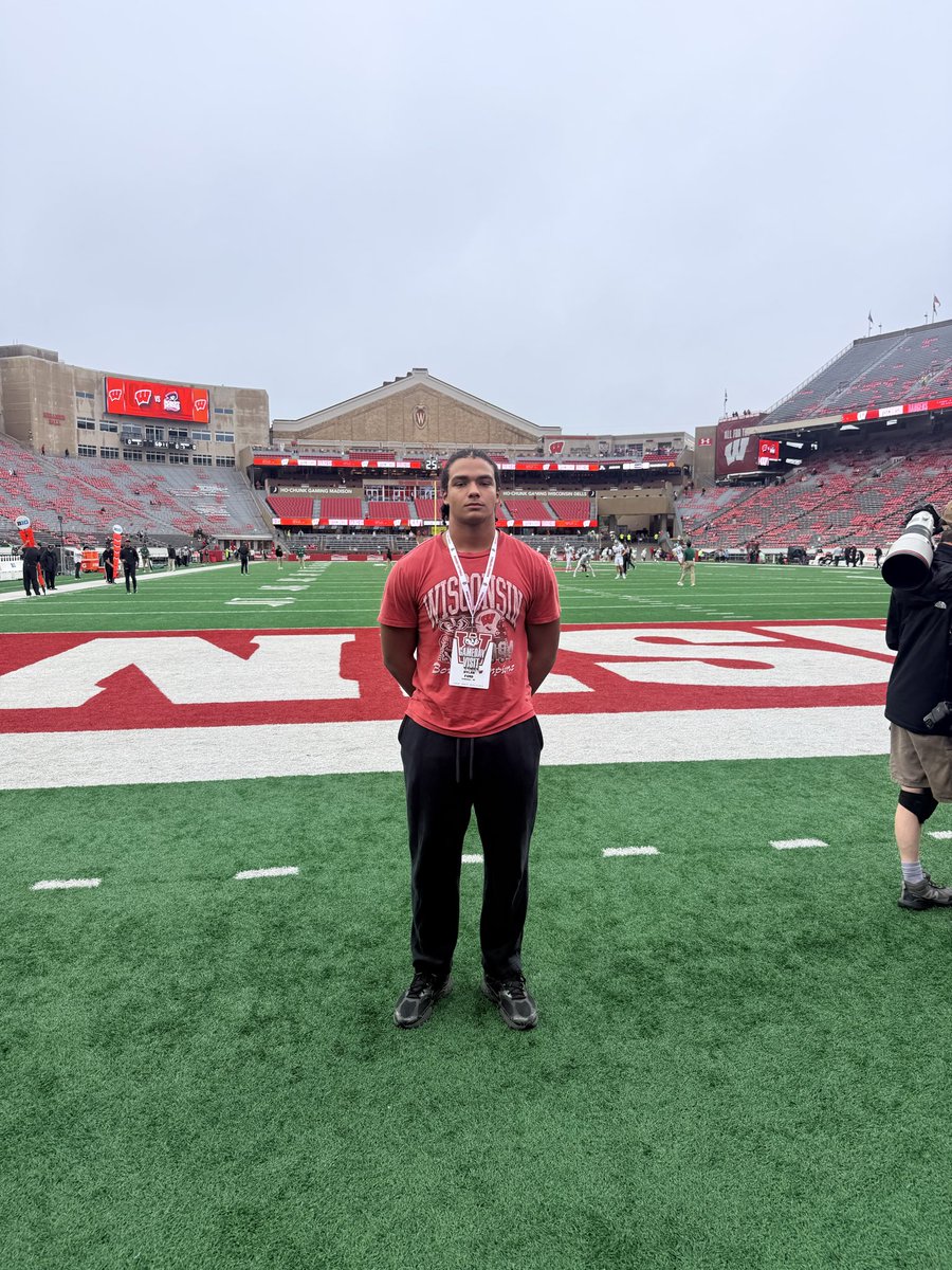 DylanFordi1r's tweet photo. Thanks @BadgerFootball for the game day invite! It was great meeting @CoachWhit_UW before the game. We also ran into @Melvingordon25 after the game. https://t.co/CgehcLz8fb