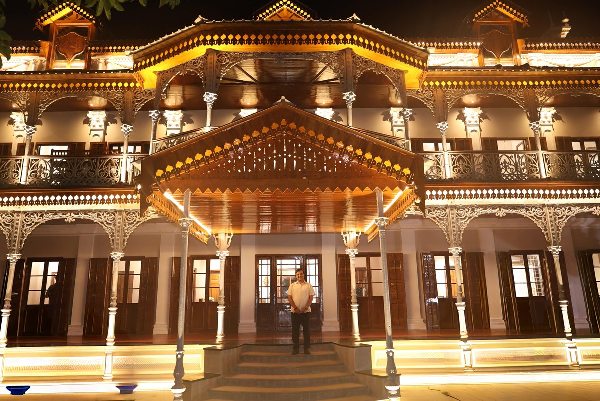 himantabiswa's tweet photo. Jaipur ka Hawa Mahal toh sabne dekha hoga... par Assam ke paas bhi apna hai. 

Built over a century ago by Chinese carpenters, iss hidden gem ko humari Government ne full glow-up de diya hai.

Purani kahaani, nayi shaan,  bas ek aur reason ban gaya Dhubri ghoomne ka!

P.S: The 4th pic is how it used to look earlier and the rest are how it looks now