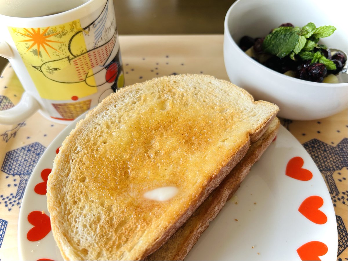 udlbb's tweet photo. お昼ごはん

トースト
ヨーグルト,キウイ,ブルーベリー,ミント
コーヒー

#おうちランチ𓎩𓌉𓇋 #おうちごはん #お昼ごはん #料理好きな人と繋がりたい #料理写真 #自炊 https://t.co/MmhLVaInzI