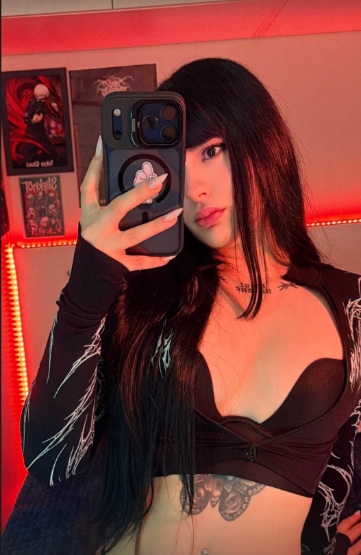 derius66's tweet photo. Voce namoraria uma viciada em anime?

Olhe a bio 🖤⬆️ 

#gotica #gamer #otaku #anime https://t.co/owKwdhz9dF