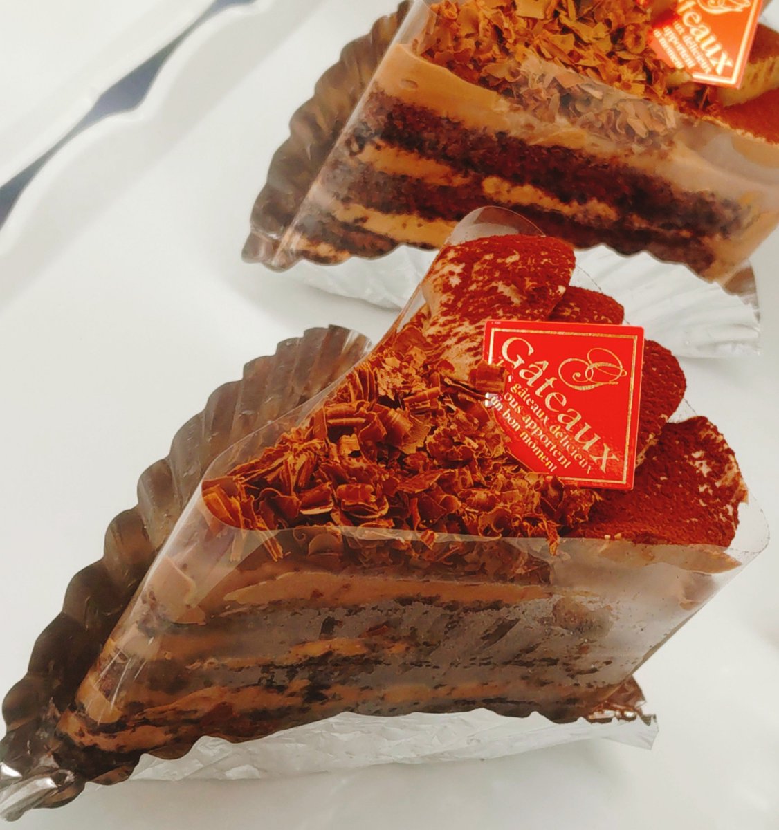 MillefleursChan's tweet photo. 🇨🇵本日のラインナップ🇨🇵
こちらは
#ショコラ生クリームケーキ 

チョコのスポンジと
チョコ生クリームを
重ねたチョコレートケーキです

果物がサンドされない分、
チョコの味わいを感じられる
チョコ好きな方に食べていただきたいケーキです

✱チョコは🇨🇵ペック社を使用 https://t.co/HVV3h5VdSp