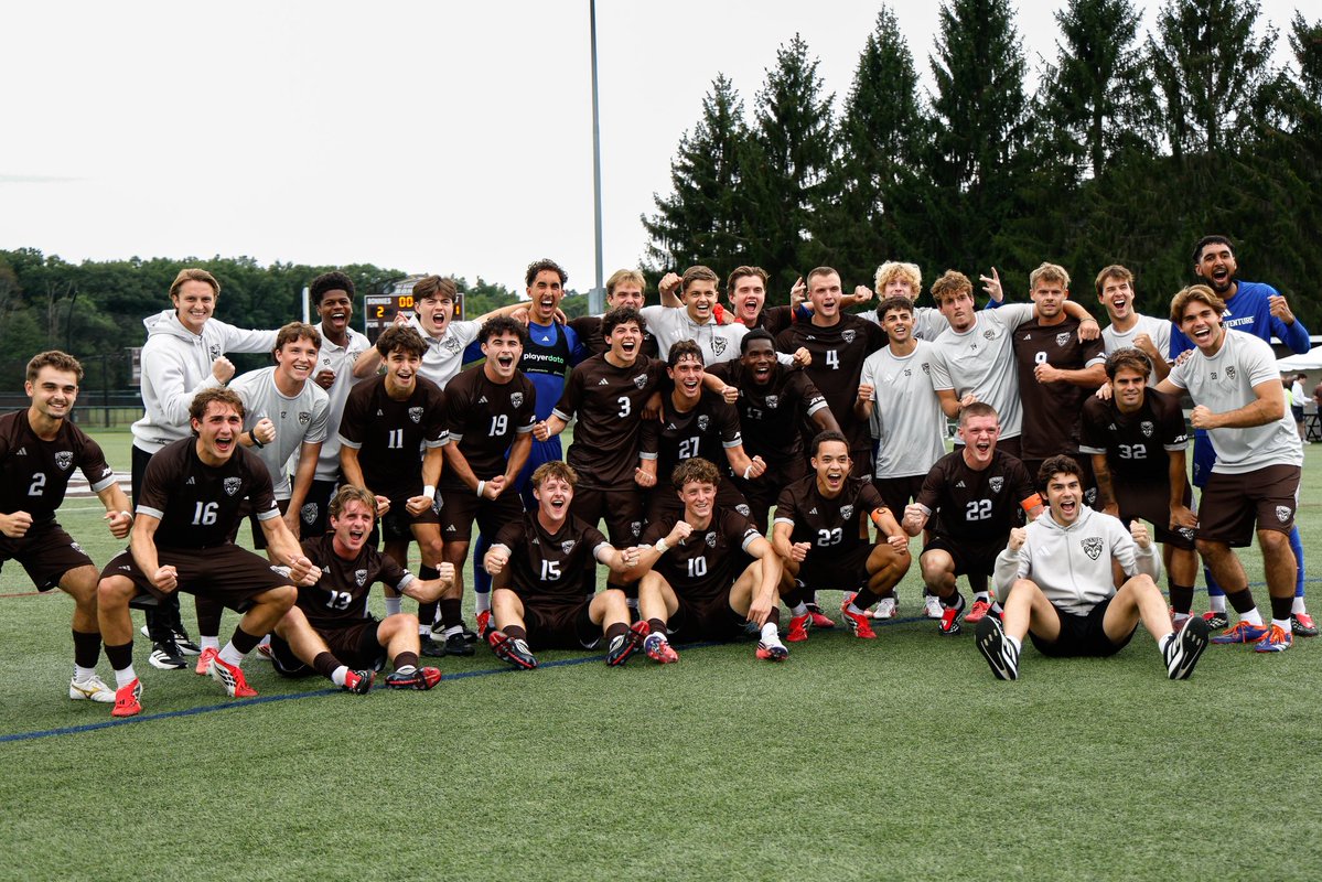 GoBonnies's tweet photo. Winning weekend for @BonniesMSoccer 😃

🟤🐺⚪️

#Unfurl https://t.co/dJ9KmNSHcq