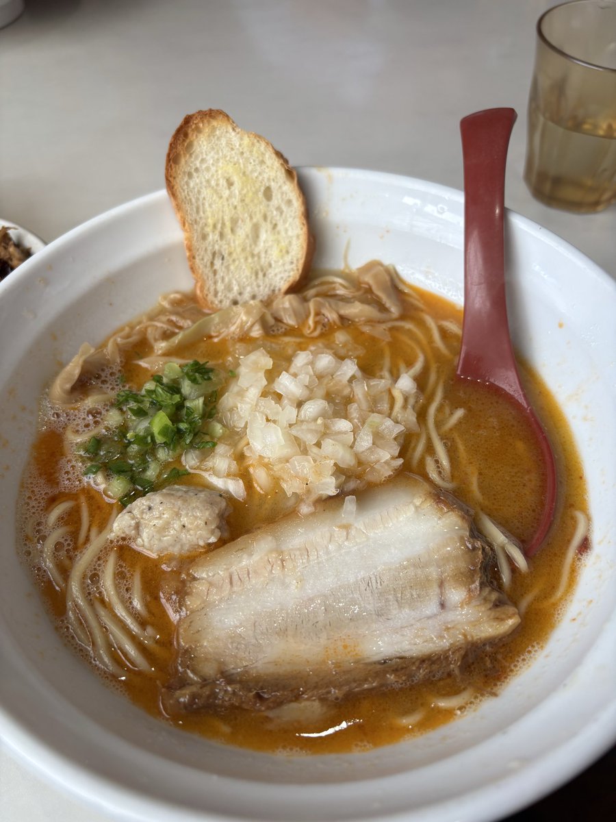 KasumaSatonphq's tweet photo. ラーメン美味い😋😋 https://t.co/Iatajerp11