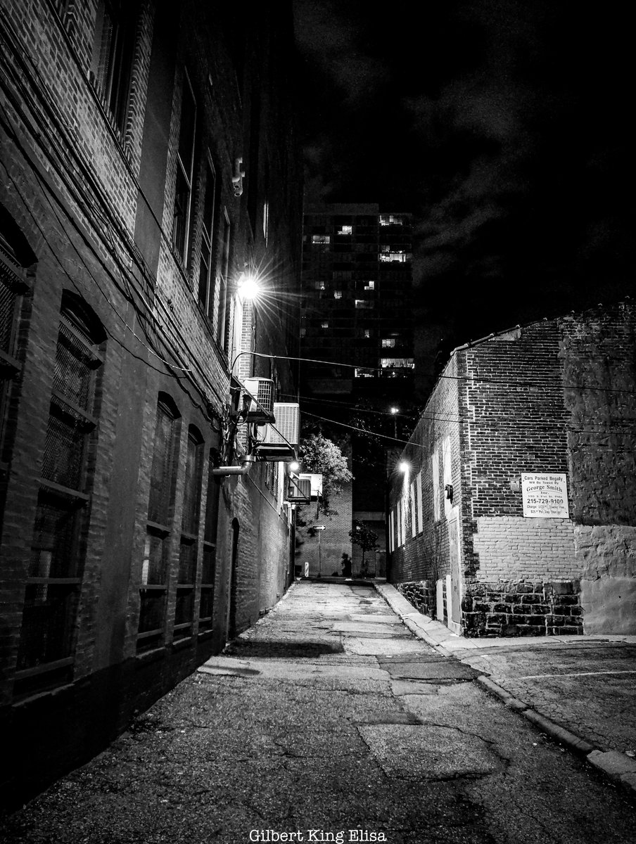 GilbertKElisa's tweet photo. #GilbertKingElisa #art #blackandwhite #bnw #philly #dimension #travelphotography #night #NightPhotography #blackandwhitephotography #photography #bnw #urbanphotography #streetphotography #monochrome https://t.co/R501hHFT61
