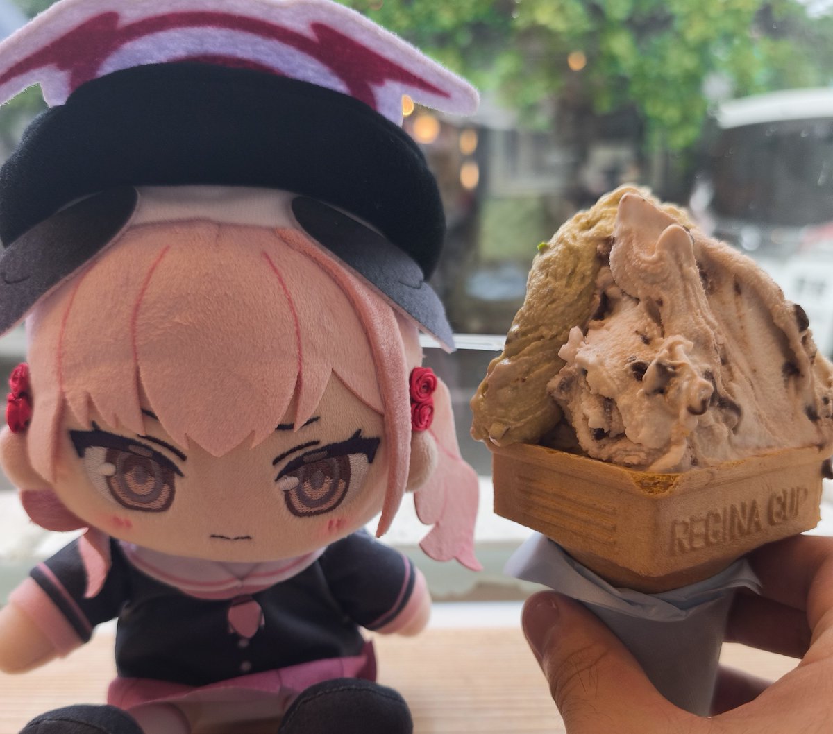 RaW_Evergarden2's tweet photo. コハル、生チョコとピスタチオのジェラートだよ.........
キサキ、マンゴーと巨峰のジェラートだよ......... https://t.co/GCjvwXPAVt